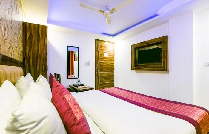 budget hotels in hotel pearl entrance delhi