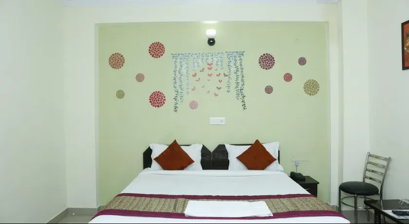 hotels for couple in hotel pearl residency inn delhi