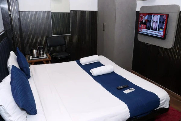 hotel with free parking in paharganj, delhi - hotel red stone inn