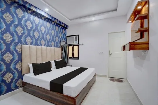 group holiday hotels in hotel rooftop inn delhi