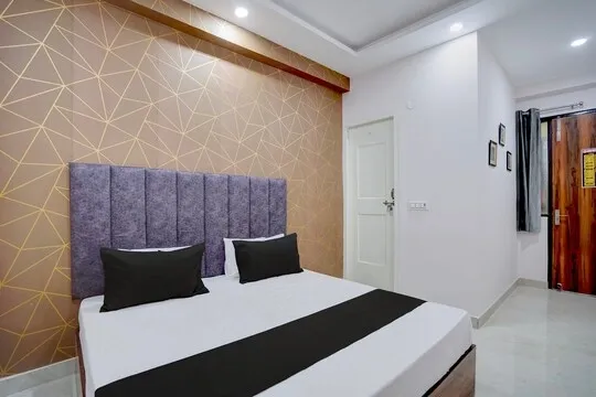 best luxury hotel in hotel rooftop inn delhi