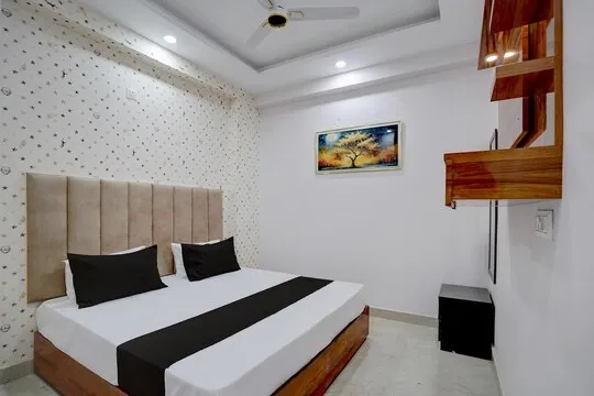 best luxury hotels in hotel rooftop inn delhi