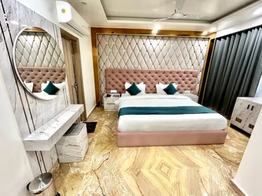 hotel with bar in karolbagh, delhi - hotel royal gold palace