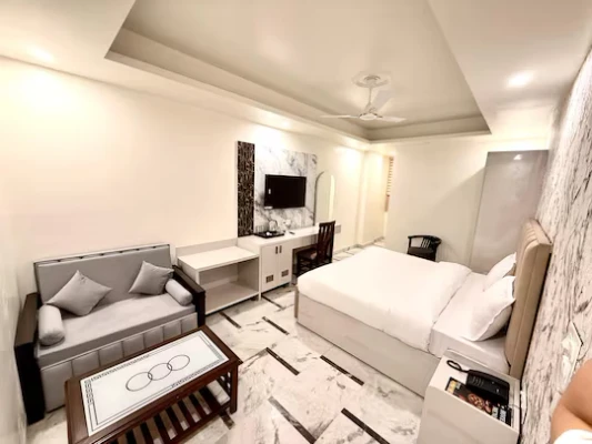 hotel with free parking in karolbagh, delhi - hotel royal gold palace