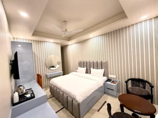 jacuzzi hotel in karolbagh, delhi - hotel royal gold palace