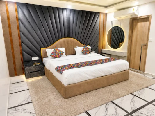 hotel with swimming pool in karolbagh, delhi - hotel royal gold palace