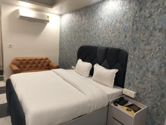 hotel with banquet hall in karolbagh, delhi - hotel royal gold palace
