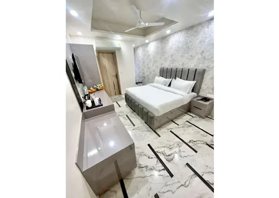 hotel near delhi airport - hotel royal gold palace