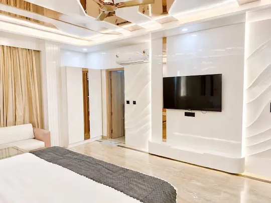 best business hotels in hotel royal gold palace delhi