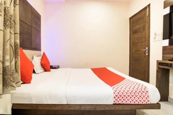 hotel with gym in paharganj, delhi - hotel saffron inn delhi