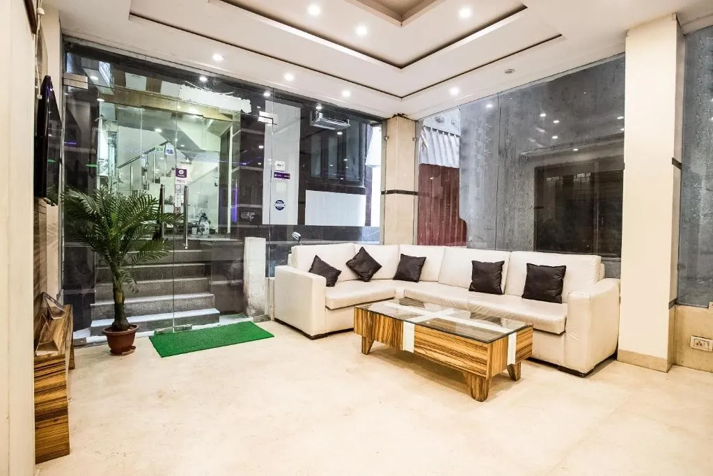 tourist hotels in hotel saffron inn delhi delhi