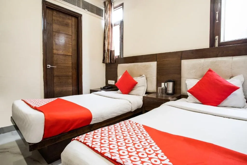 book hotels in hotel saffron inn delhi delhi