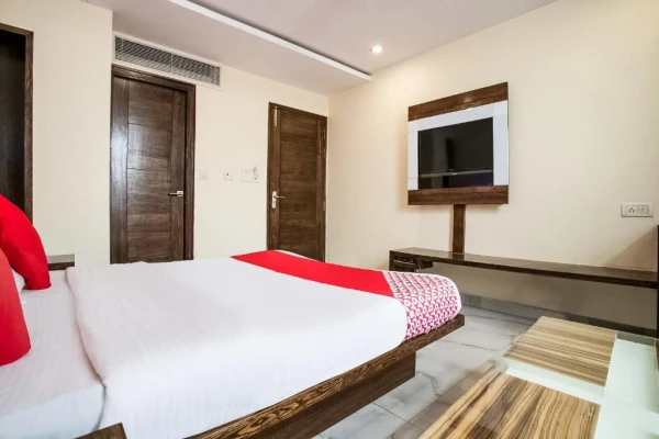 hotel with party hall in paharganj, delhi - hotel saffron inn delhi