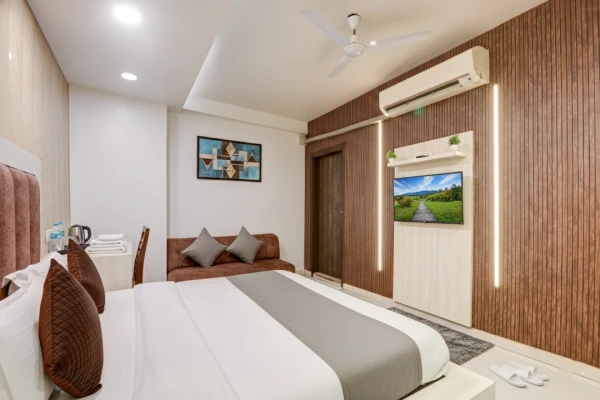 best luxury hotel in hotel seventh heaven delhi