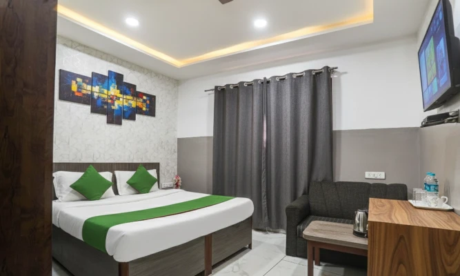 tourist hotels in hotel shagun & banquets delhi