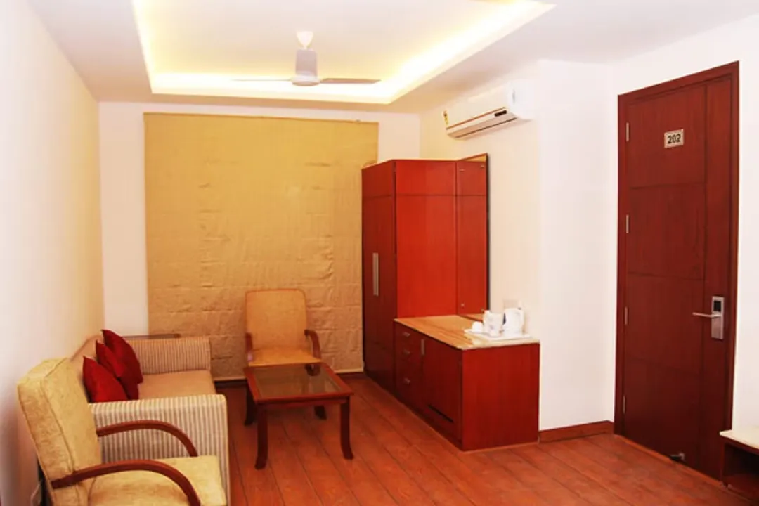 4 star hotels in hotel shaurya delhi