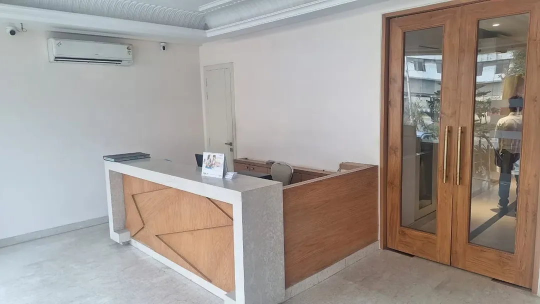 hotels for unmarried couples in hotel shaurya delhi