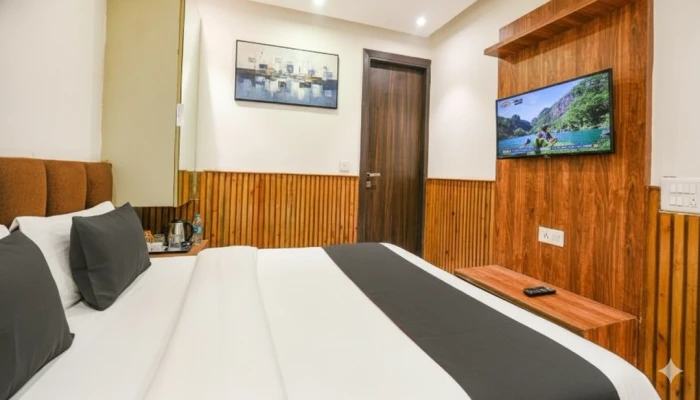 best hotels for couple in hotel shri sai deluxe delhi