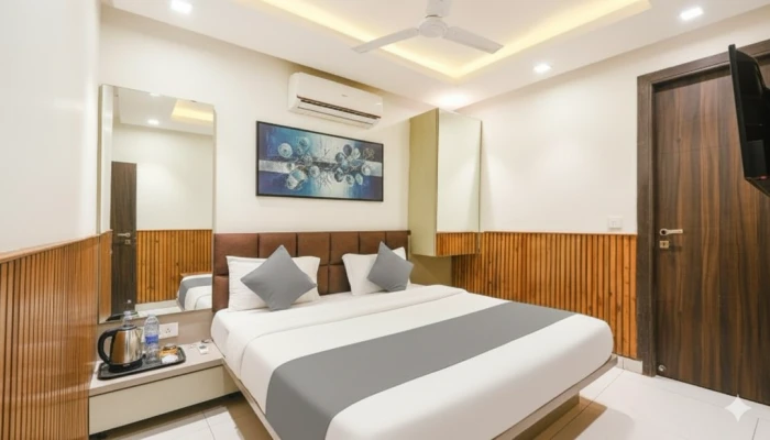 hotel room booking in adarsh nagar, delhi - hotel shri sai deluxe