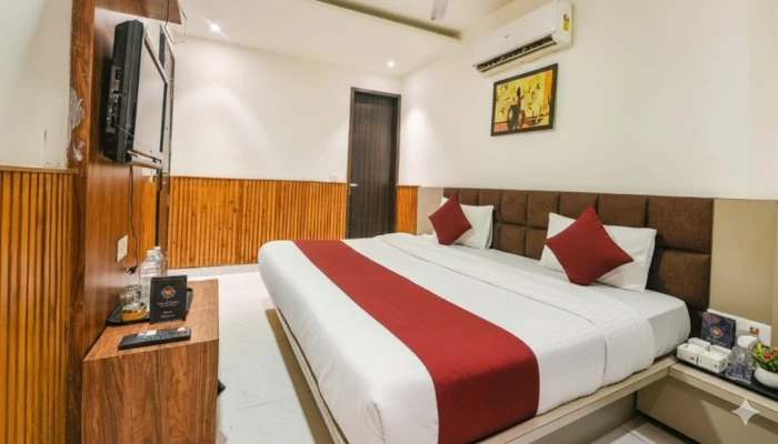 best couple hotels in hotel shri sai deluxe delhi