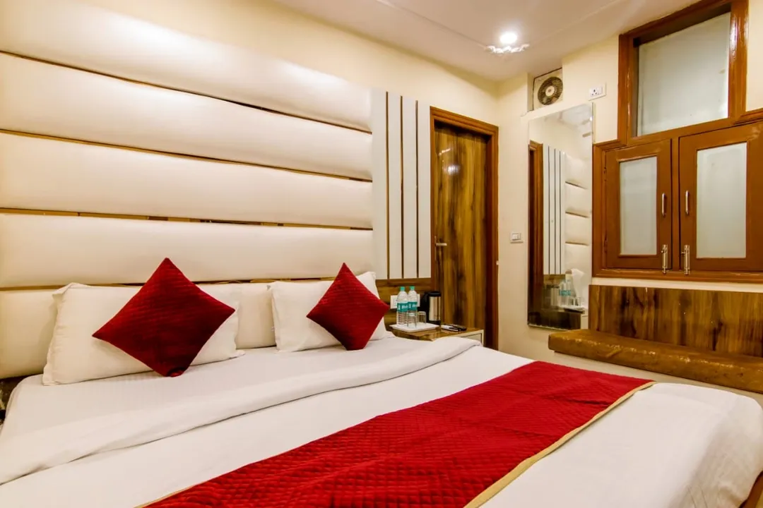flexible hotel booking in hotel star palace delhi