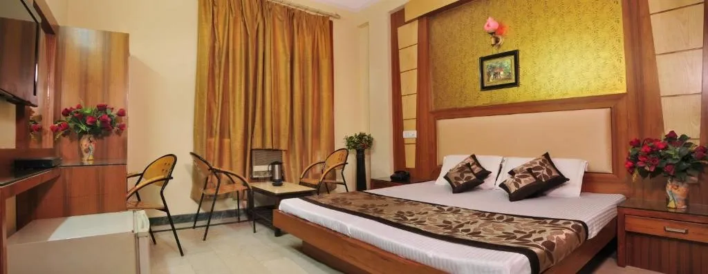hotels for unmarried couples in hotel star paradise delhi
