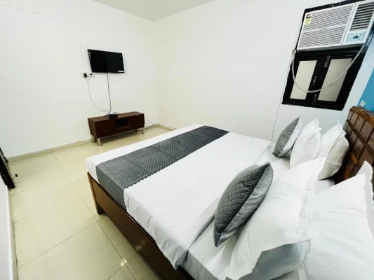 family hotel with pool in chattarpur, delhi - hotel suzu inn