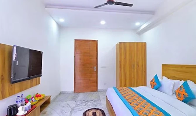 best hourly stay in hotel the param continental delhi