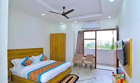 luxury hotel in hotel the param continental delhi