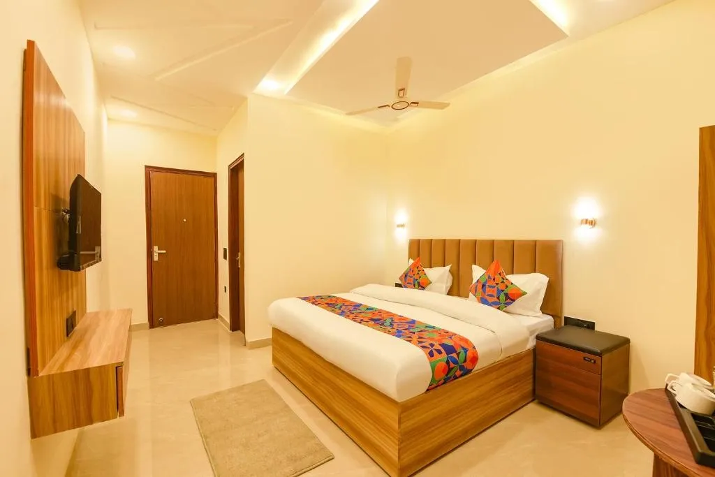 best hotels for unmarried couples in hotel the pvs grand delhi