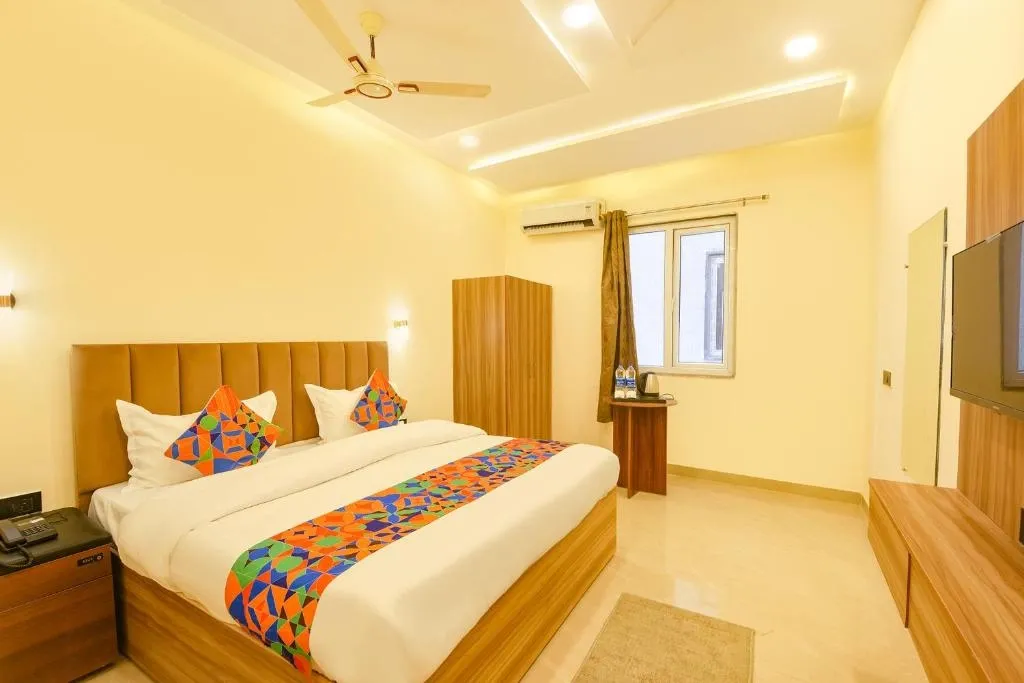 best hotel stay in hotel the pvs grand delhi