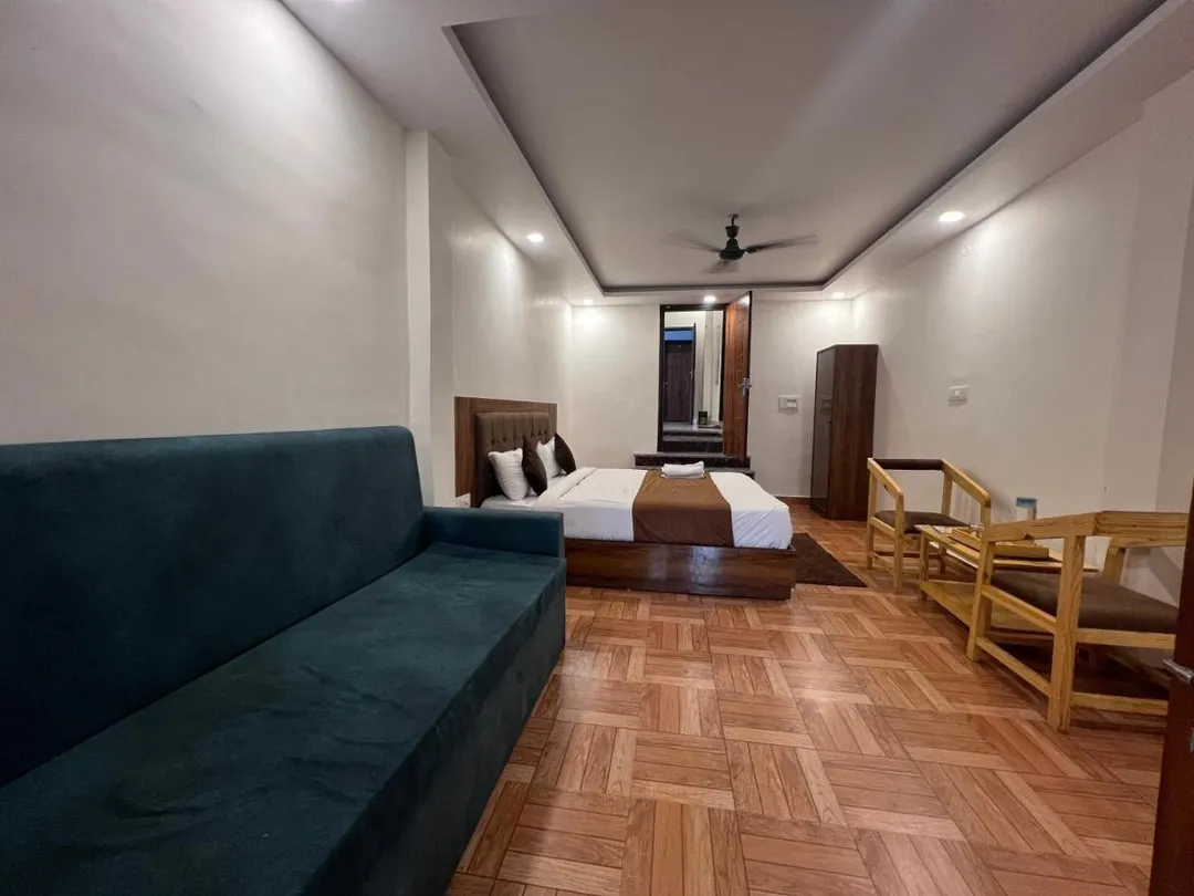 hotel with free parking in dwarka, delhi - hotel the royal galaxy blest park