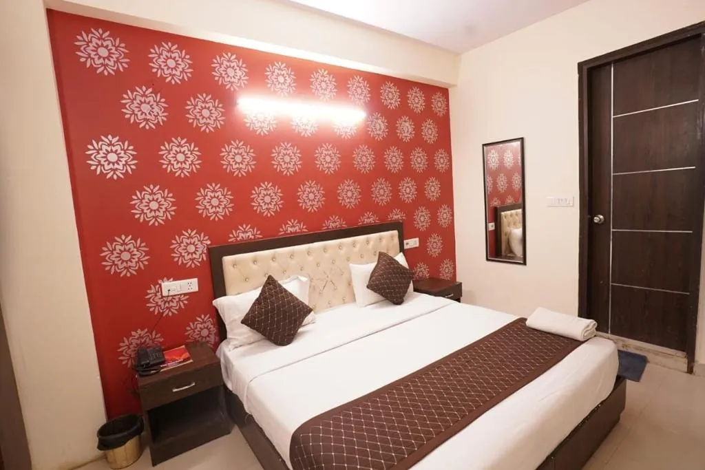 day time hotels in hotel tourist palace delhi