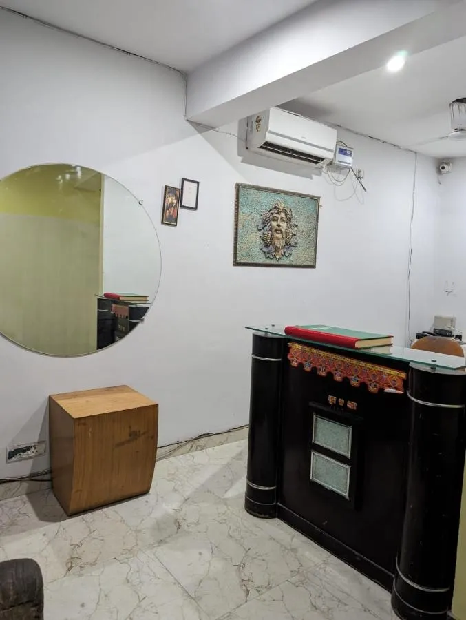 hotels for unmarried couples in hotel trendy residency delhi