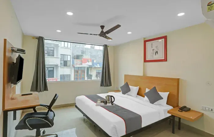 family hotel with pool in ghazipur road, delhi - hotel united stay