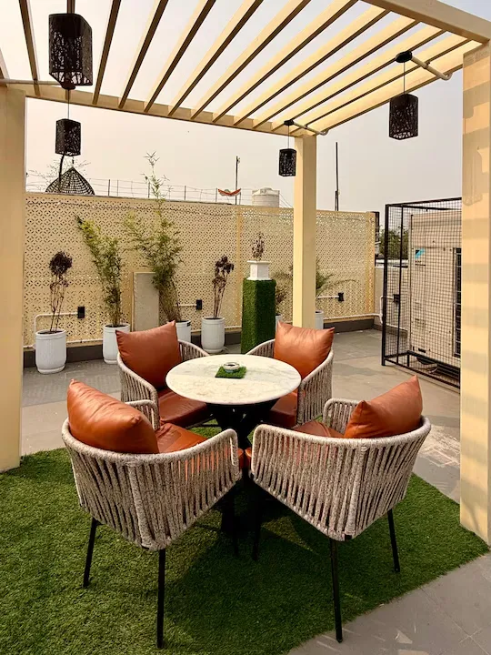 hotel with bar in malviya nagar, delhi - hotel urban oasis