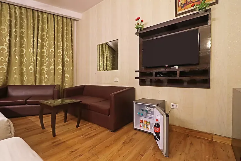 hotel with gym in mahipalpur, delhi - hotel venus plaza