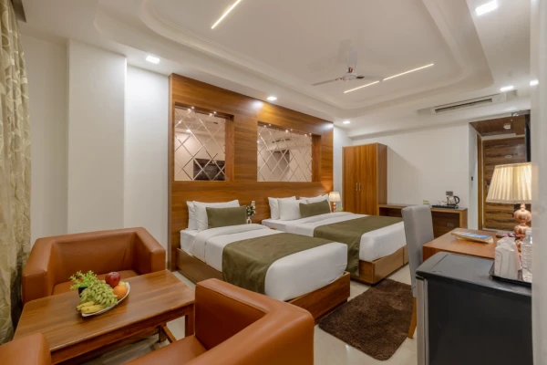 hotel with bar in mahipalpur, delhi - hotel venus plaza