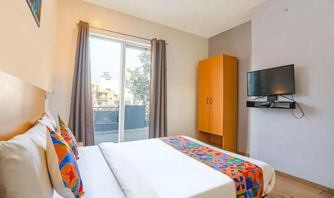 hotels for unmarried couples in hotel yellow chilli delhi