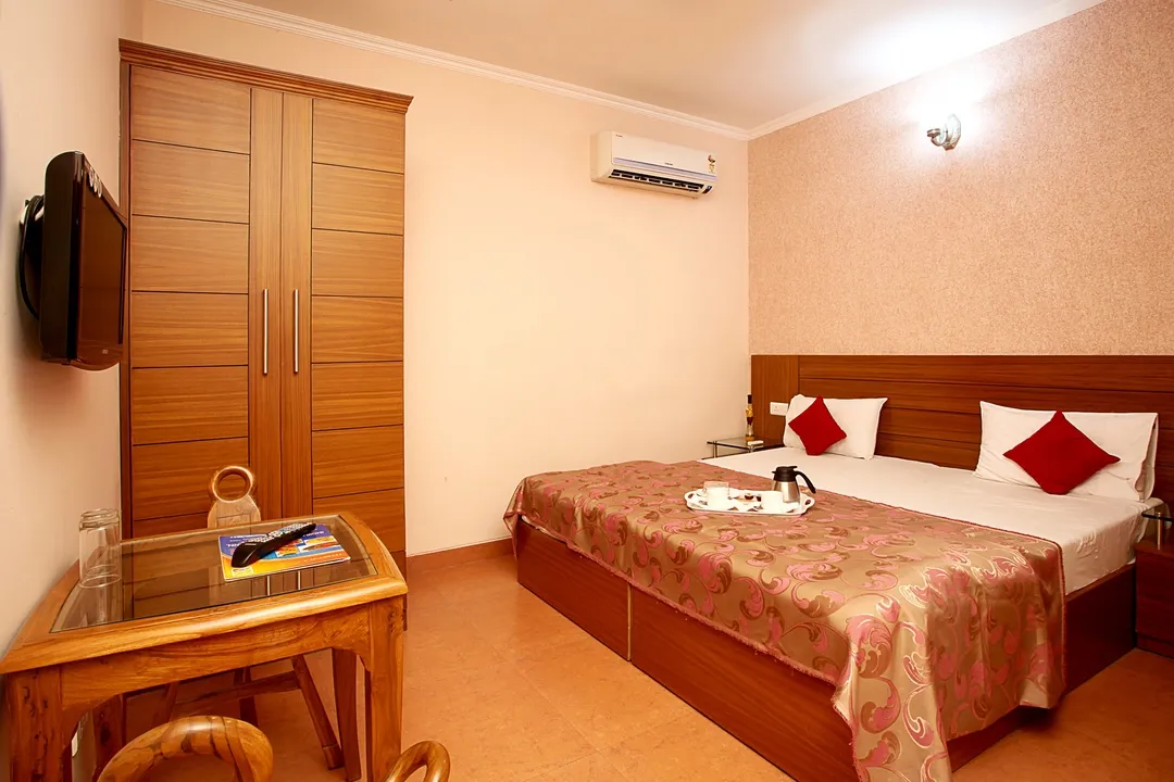 luxury hotels in indra international inn delhi