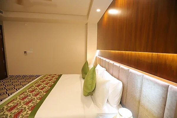 cheap hotels in ip royal by qotel a luxury hotel laxmi nagar delhi