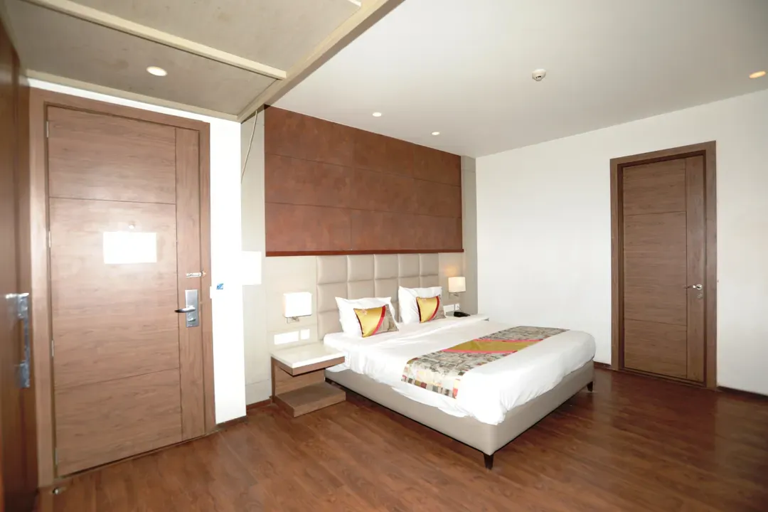 best hotel in lemonwood suites delhi