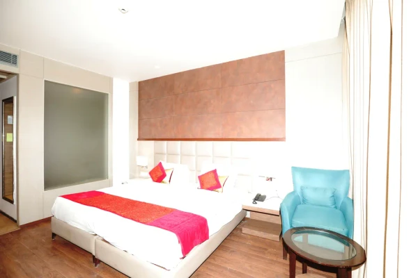 top luxury hotels in lemonwood suites delhi