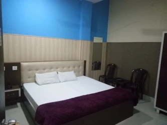 hotel with gym in jeewan nagar, delhi - lotus guest house