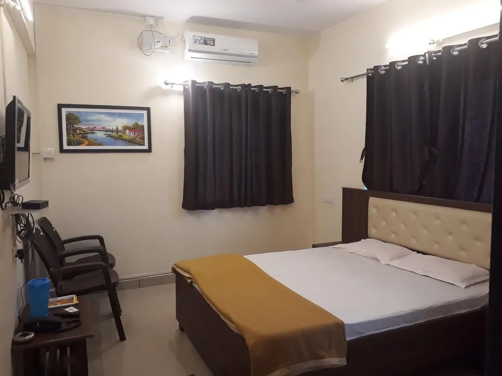 hotel with bar in timarpur, delhi - maharaja bed n breakfast
