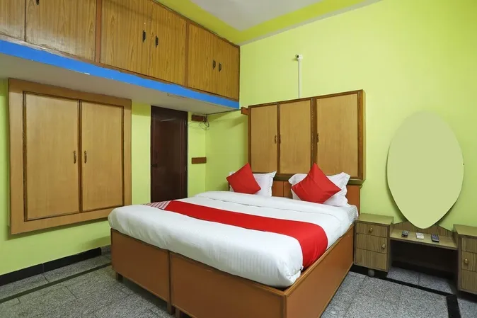 group holiday hotels in maheshwari residency delhi
