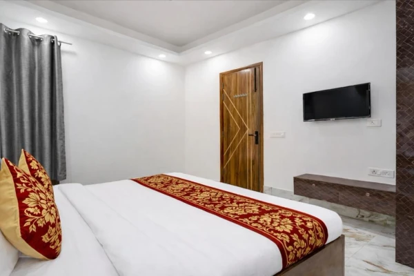 best luxury hotels in mauryan elite hotel ignou road delhi