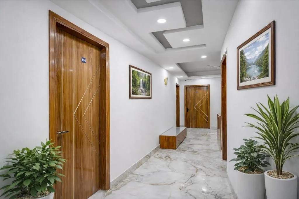 day time hotels in mauryan elite hotel ignou road delhi