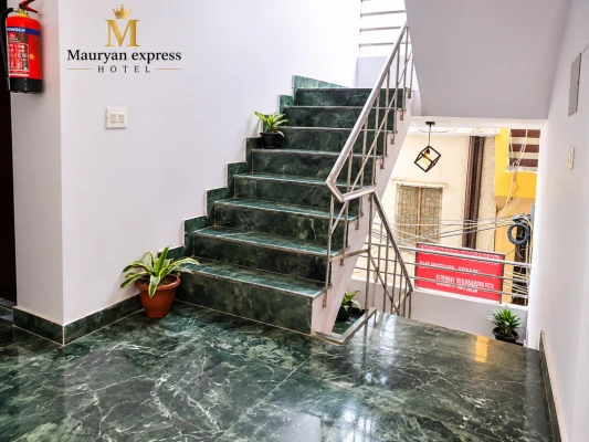 hotel with banquet hall in khanpur, delhi - mauryan express hotel devil khanpur