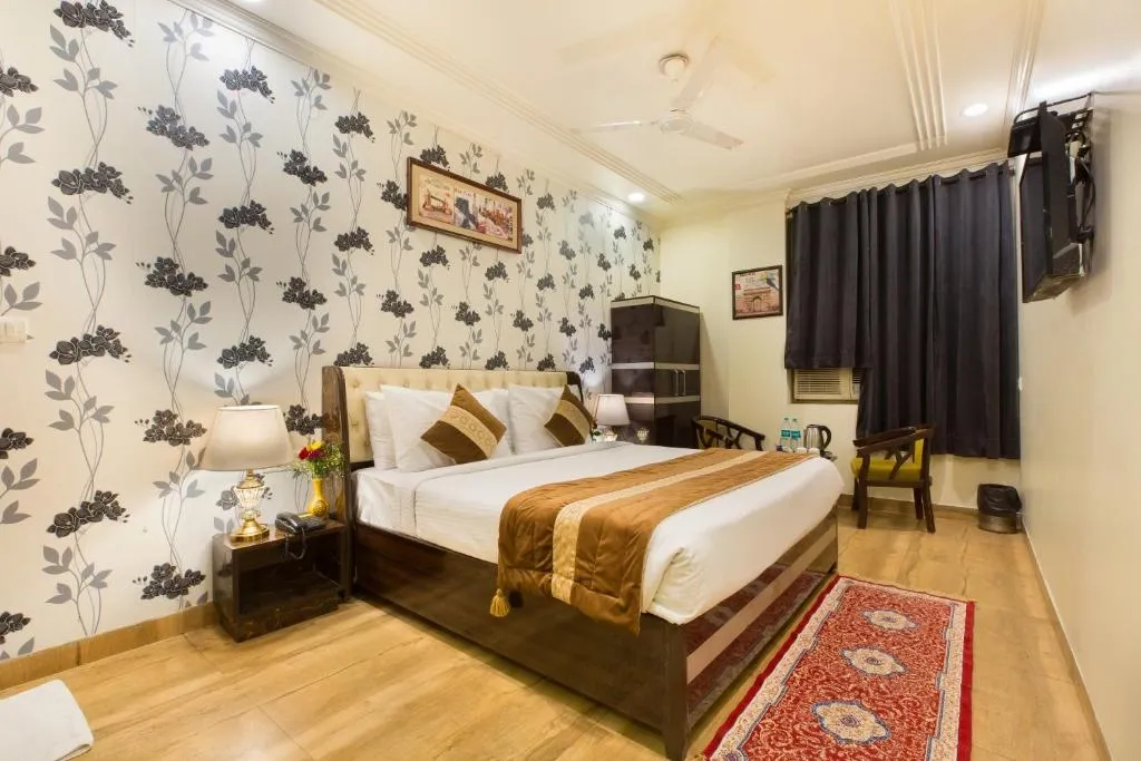 couple hotels in opo alpino by aerodrome delhi